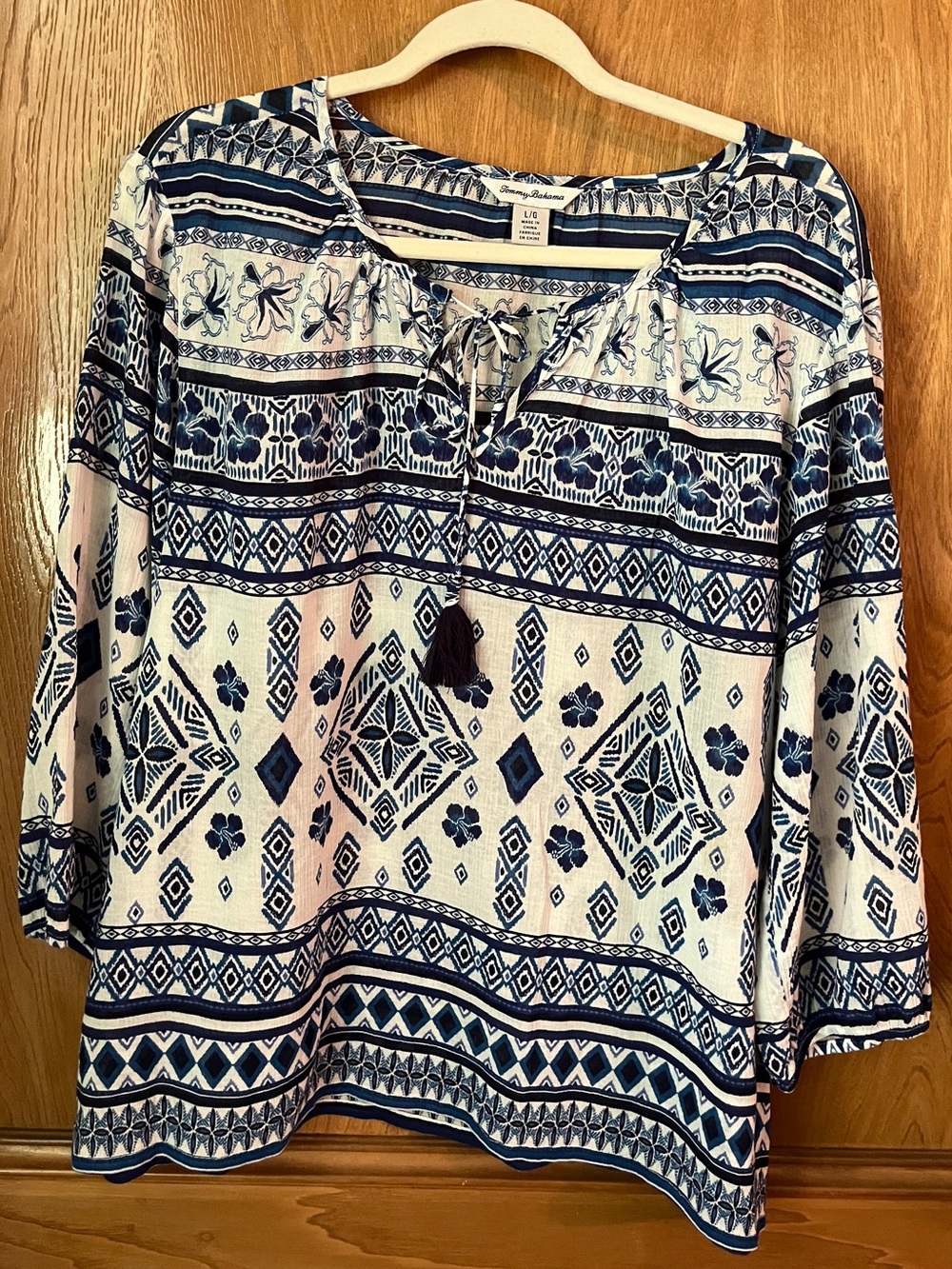 Sz L Tommy Bahama Blue & White Ikat Tropical Blouse